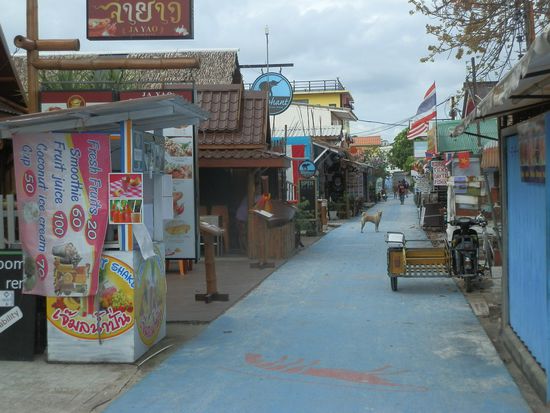 Die Walkingstreet - am frühen Morgen
Am Abend kann man vor lauter Menschen die Straße nicht sehen