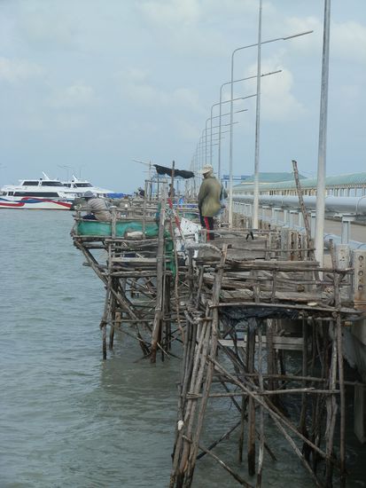 Hier fanden wir unser Frühstück an einem ganz kleinen Stand und hatten das beste Curry seit langem