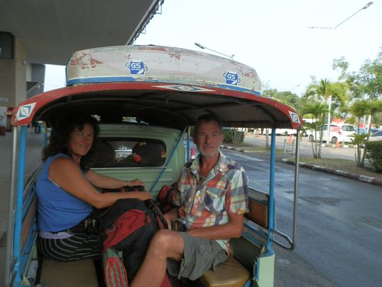 Und ab zum Flughafen - Bangkok wartet
