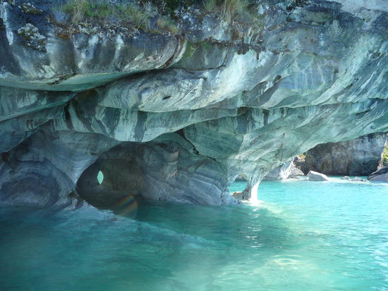 die unterspülten Höhlen