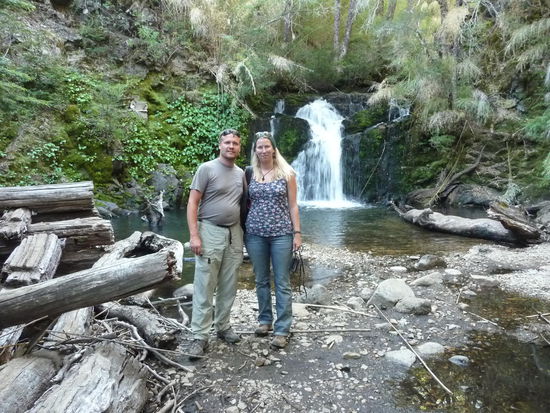 Am Wasserfall mitten im Bambusdickicht