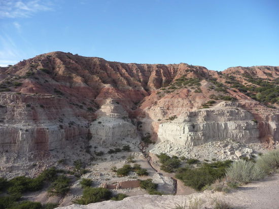 typische Felsformation in leichtem rot