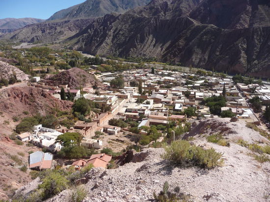 Das kleine Dorf unterhalb