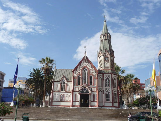 Diese Kirche ist eine Eisenkonstruktion und wurde von Eifel erbaut