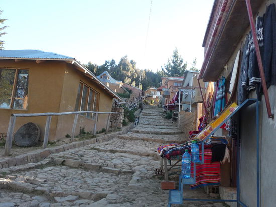 auf der Südseite hat es viele Hostal und Restaurants