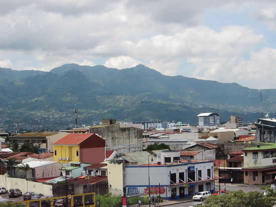 San José liegt 1170m hoch und ist von Bergen umringt