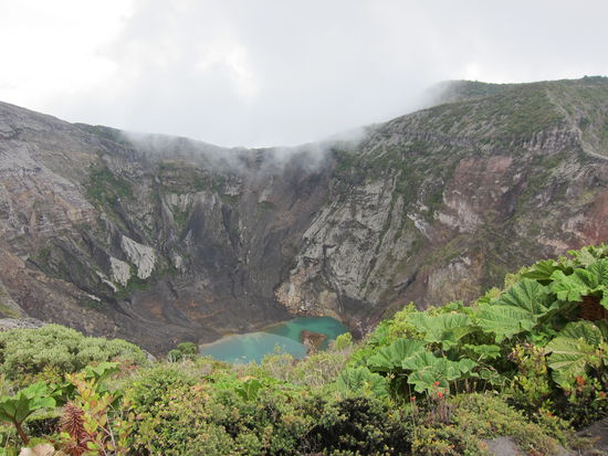 Der Vulkan hat zwei weitere Krater, alle mit See