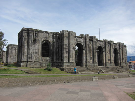 Las Ruinas de la Parroquia
1575 wurde für den Apostel Jakob ein Tempel errichtet, der durch Erdbeben mehrmals zerstört und wieder aufgebaut wurde. Der letzte Aufbau geschah 1870 und basierte auf den Plänen eines deutschen Architekten