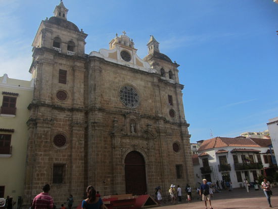 Die Kathedrale Iglesia de San Pedro Claver mit seiner imposanten Steinfassade. Leider war die Kirche nicht geöffnet und wir konnten keinen Blick hineinwerfen.