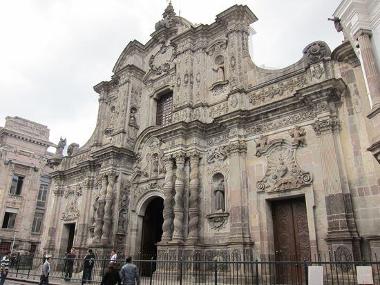 La Companía de Jesús - äußerst verschnörkelt, sie gilt als die schönste Kirche von ganz Ecuador.