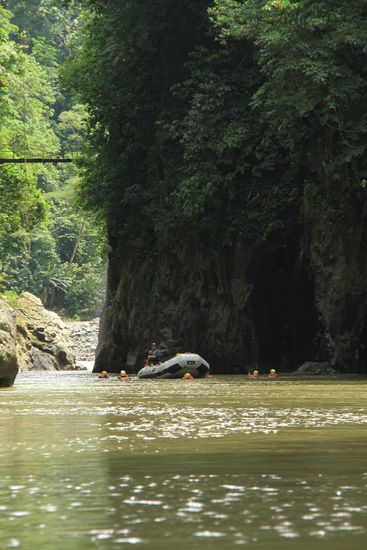Abgesehen vom Paddeln durften wir auch von Felsen ins Wasser springen und schwimmen. War ein super Ausflug!