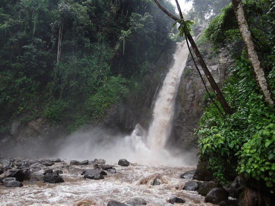 zum Wasserfall Aquiares
