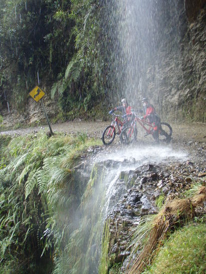 Einer von vielen Wasserfällen auf dem Weg