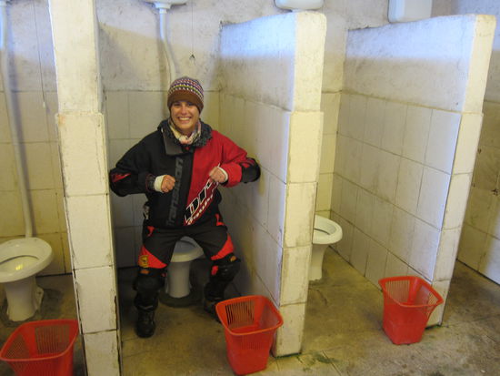 Kurze Pinkelpause...wer braucht schon Türen?