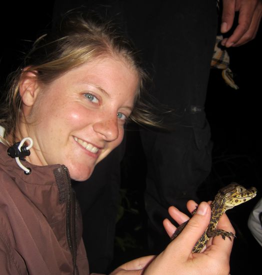 Bei einer Nachtexkursion griff der Coole Taz einmal ins Wasser und hatte ein Babykrokodil zum rumreichen in der Hand.