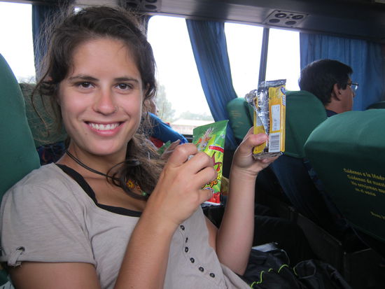 Happy Birthday Miri!!! Wie könnte man seinen Geburtstag schöner beginnen als mit einer Nacht im Bus und einem wunderbaren Snack-Frühstück?!