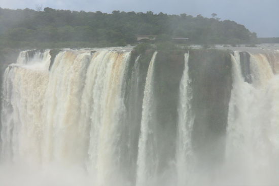 Die Garganta del Diablo (Teufelsschlund) ist eine U-förmige, 150 Meter breite und 700 Meter lange Schlucht.