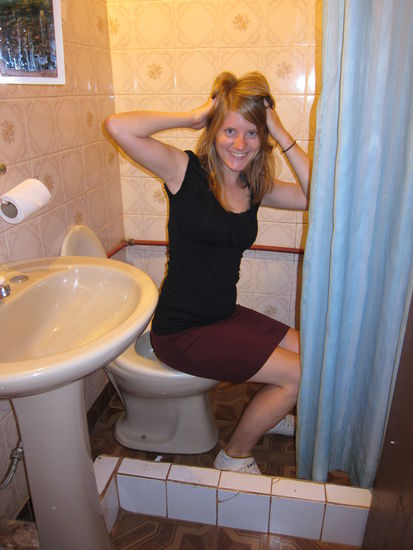 In argentinischen Hostels wird Platz gespart: Das WC steht in der Dusche 