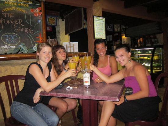 Stammgäste im Sano Banano: hier gibts jeden Abend einen Film