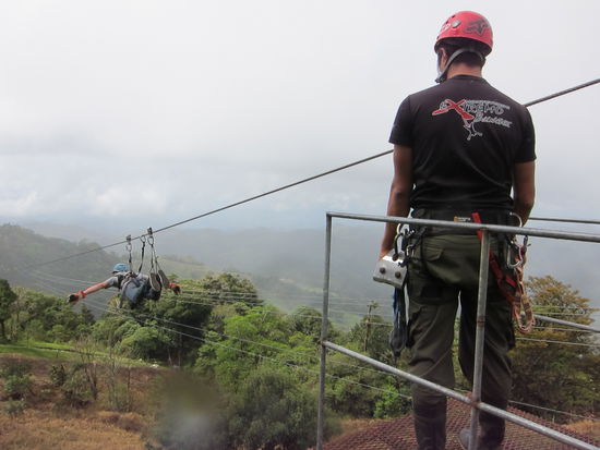 "Superman": 1km über das Tal hinweg fliegen. 
Danach hab ich mich erneut gefragt, wie ich Bungee Jumping überleben soll...