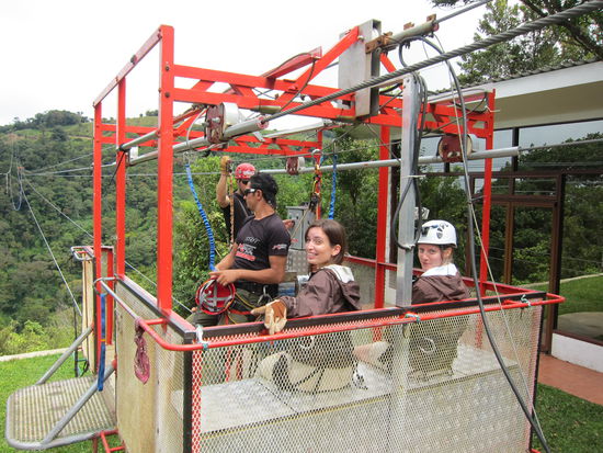 Dann war es so weit: mit der bewegbaren Plattform ging es für mich und Camille hinaus in die Mitte des Tals