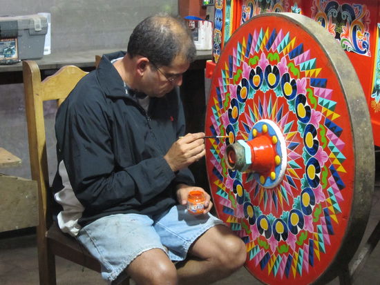 Die Karren werden von Hand bemalt