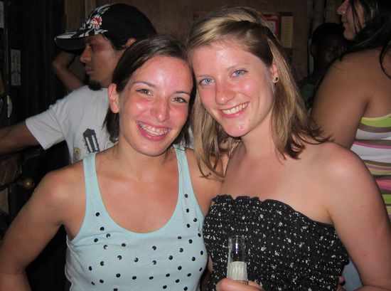 Wiedersehen mit Camille: Sie hat sich gleich zweimal angemeldet. Das erste Mal hat sie das für Kenny organisiert, den ich auch aus Montezuma kenne und der überraschenderweise plötzlich vor mir stand. Das zweite Mal kam dann tatsächlich Camille und wir haben wieder mal ein paar Tage zusammen verbracht.