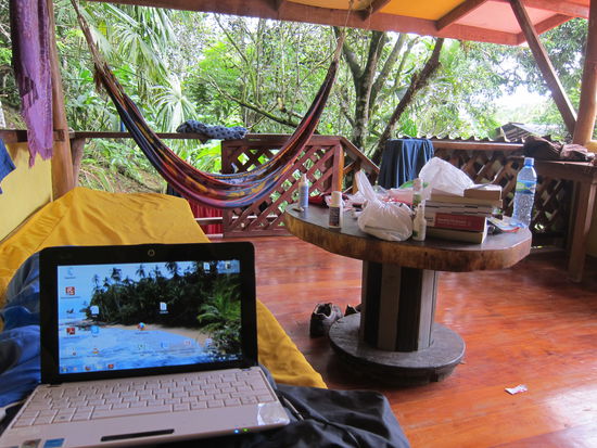 Die Sprachschule dagegen ist natürlich ein schönes, stabiles Haus mit viel Platz