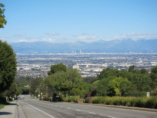 Blick auf LA, man kann sogar Downtown mit seinen Hochhäusern sehen