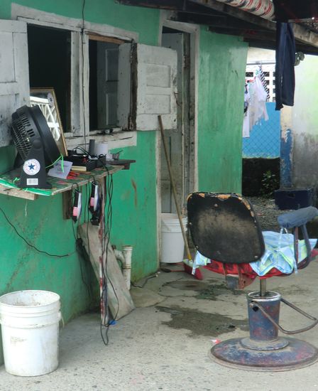 Der Outdoor-Friseursalon von dem kleinen Dorf 