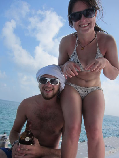 ...und natürlich Blödsinn machen: Miri spielt den Papagei von Pirat Sid