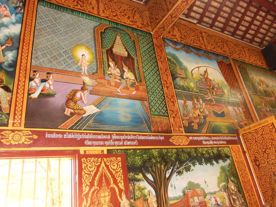 wunderbare renovierte Malereien im aeltesten Tempel von Chiang Mai!