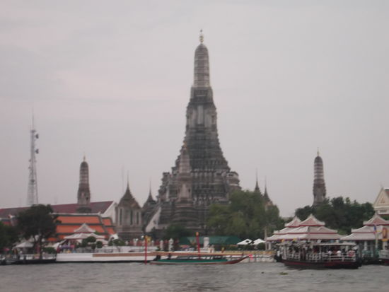 Der Wat Arun vom Boot aus.
