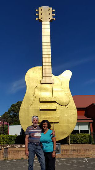 Als Wahrzeichen: die goldene Gitarre