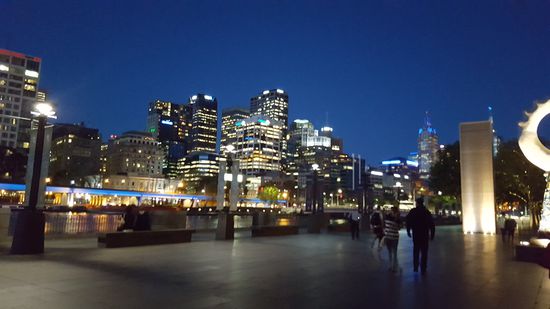Melbourne bei night