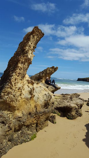 Von Wind und Wellen geformte Felsen