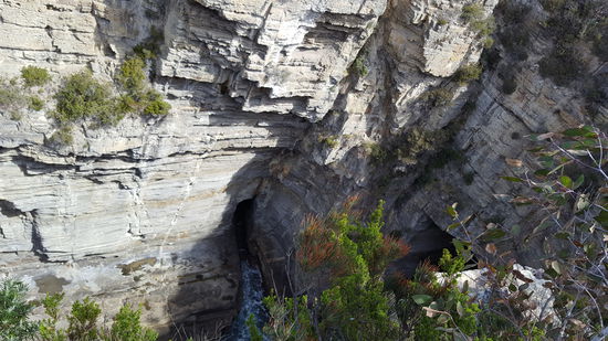 Und über Jahrtausende Felsen abgebaut.
Dieser hier ist bestimmt 30 M hoch.