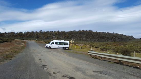 Kehrplatz auf Naturstrasse