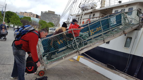 Zuerst kommen die Handycapierten an die Reihe