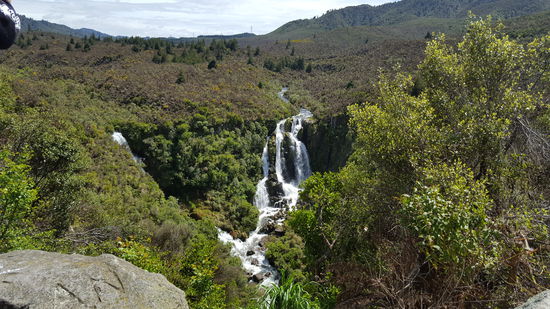Der wunderschöne Wasserfall bei herrlichem Wetter auf der Rückfahrt