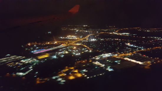 Brisbane by night aus dem Flugzeug