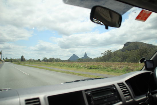 Die Glashouse Mountains in Sichtweite