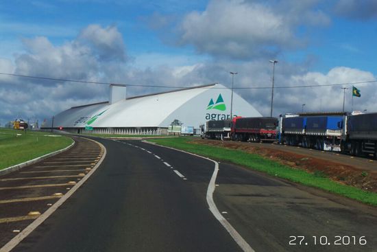 Und gewaltigen Tierställen.(Agrarfabriken)