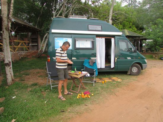 Zum Frühstück gibt es frischgepressten Orangensaft