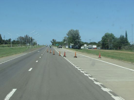 Immer wieder Kontrollen (3 - 4 / Tag), mal durch die Polizei und mal durch das Millitär, aber alle sehr freundlich. Nur manchmal sind sie neugierig und wollen einen Blick ins Womo werfen.