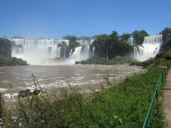 Immer wieder neue Blicke auf die gewaltigen Fälle