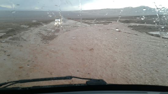 Ganz schnell sind die Straßen überflutet.