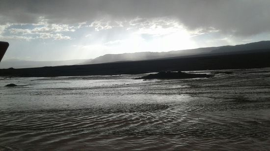 Ein unwirkliches Bild in der Wüste.