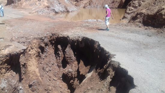 Auch bei der Wanderung durch das Tal des Todes sieht man was Wasser anrichten kann.