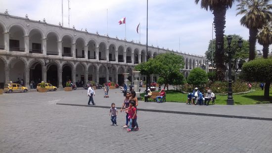 Zweistöckige Arkadengänge